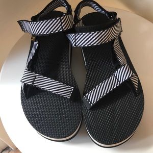 New Teva Platform Velcro Adj sandals Size 8